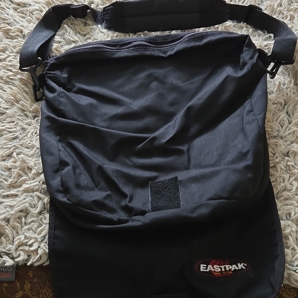 Eastpak Unisex Crossbody Satchel - Picture 5 of 8